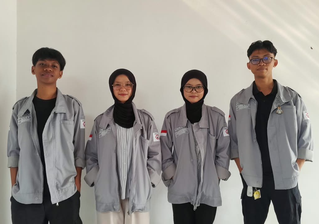 Juara 2 dalam Lomba Poster Ilmiah Industrial Engineering Competition dengan tema "Transformasi Industri Berkelanjutan : Optimalisasi K3, Inovasi Dalam Teknologi, dan Pengelolaan Limbah Berbasis Ekonomi Circular"