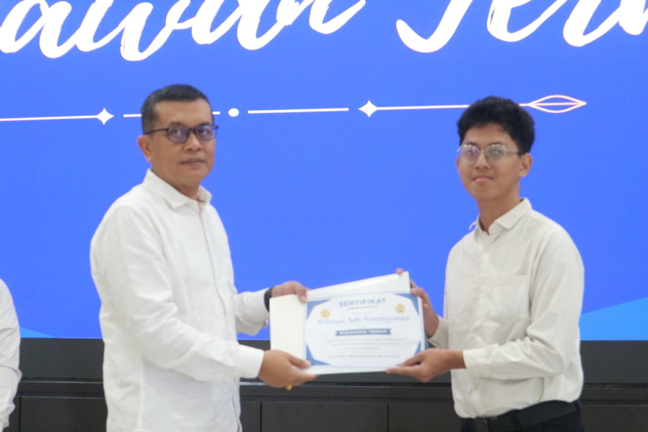 Wisudawan Terbaik periode 162